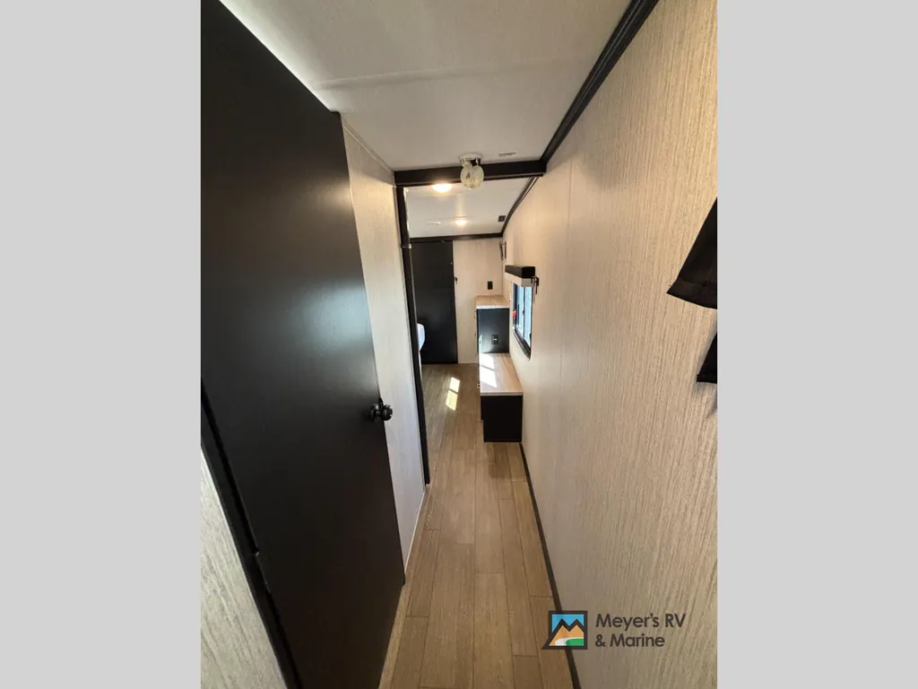 2022 Forest River Wildcat 369MBL, Photos photo 20