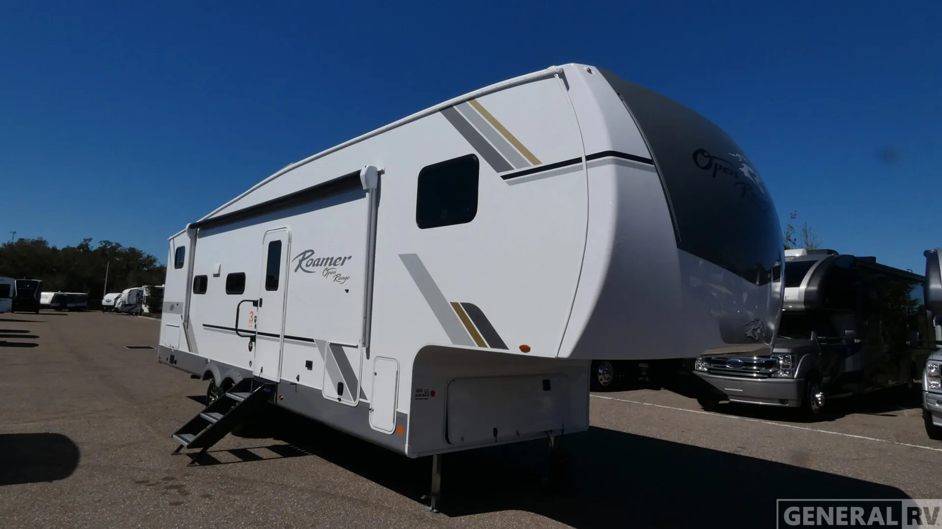 2026 Highland Ridge RV Roamer Light Duty 28DBSS - Photo 2