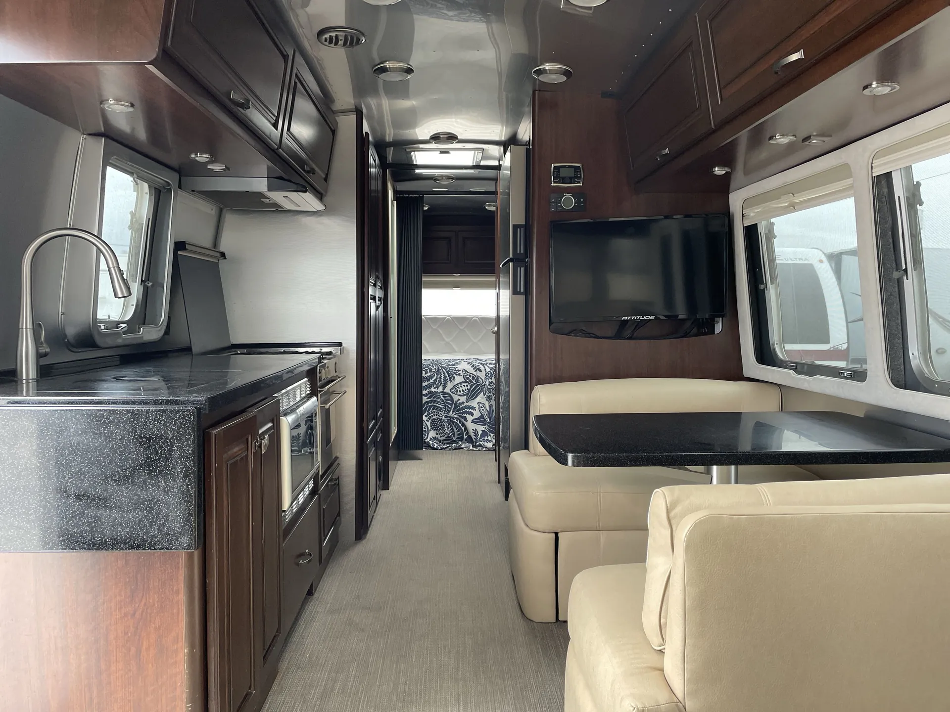 2016 airstream Classic 30 — living area main