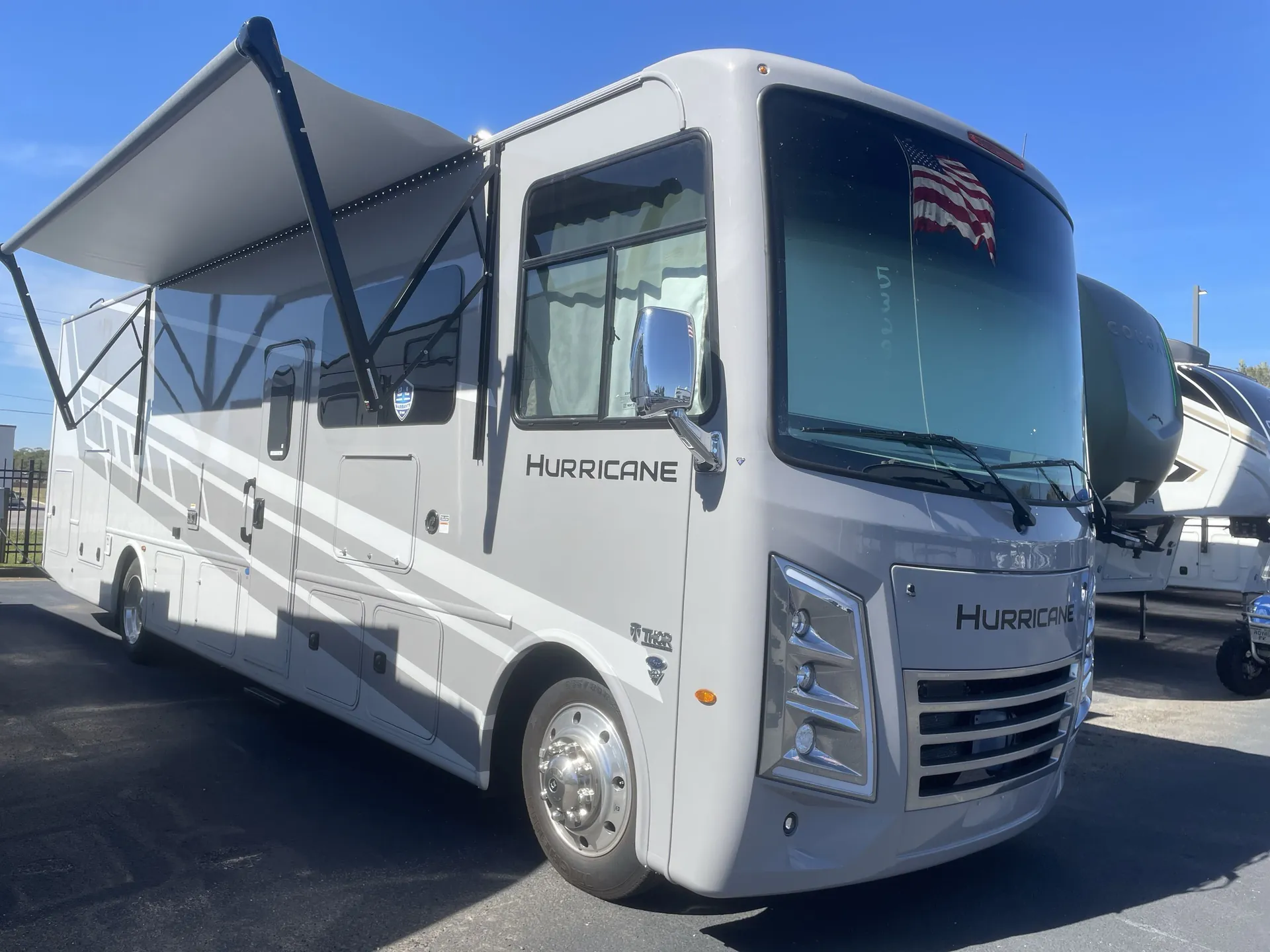 2026 Thor Motor Coach Hurricane 35J - Photo 2