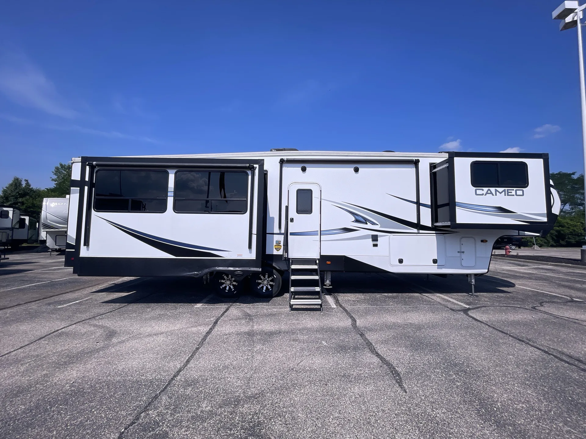 2023 crossroads Cameo 3701RL — campside
