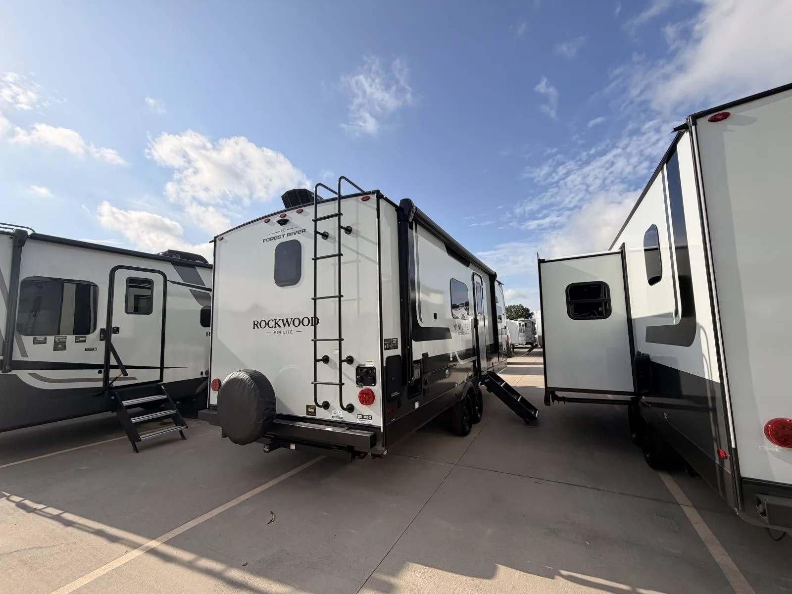 2027 Forest River Rockwood Mini Lite 2523MBR - Photo 4