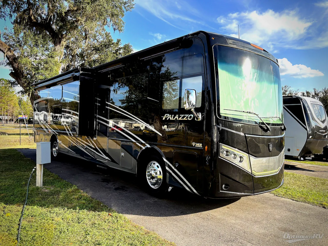 2024 Thor Motor Coach Palazzo 37.6 - Photo 2