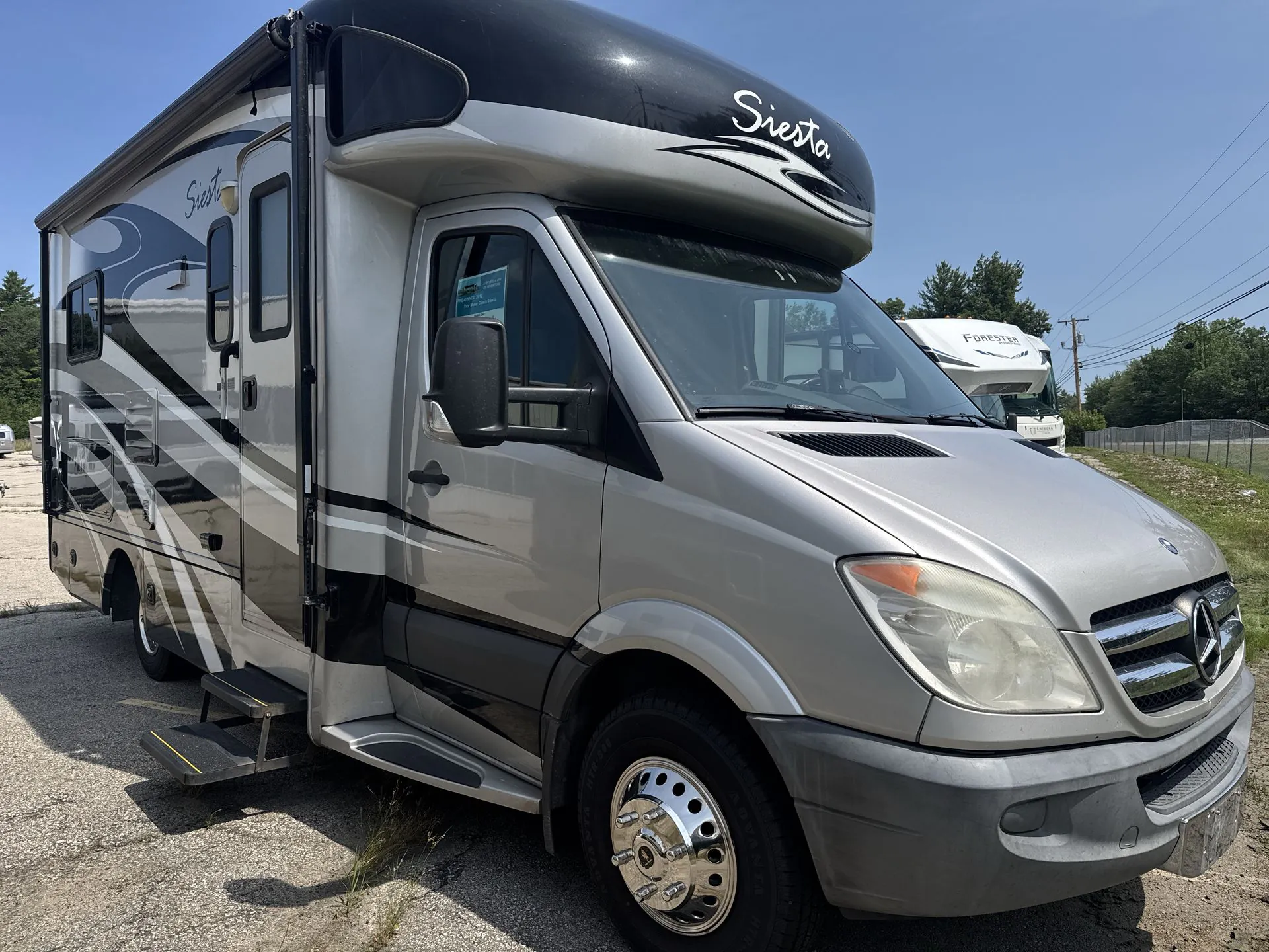 2012 Thor Motor Coach Siesta Sprinter 24SA - Photo 2