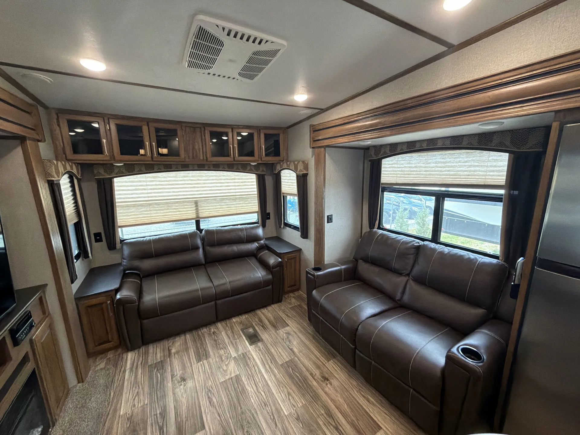 2019 Keystone Laredo 325RL — living area main