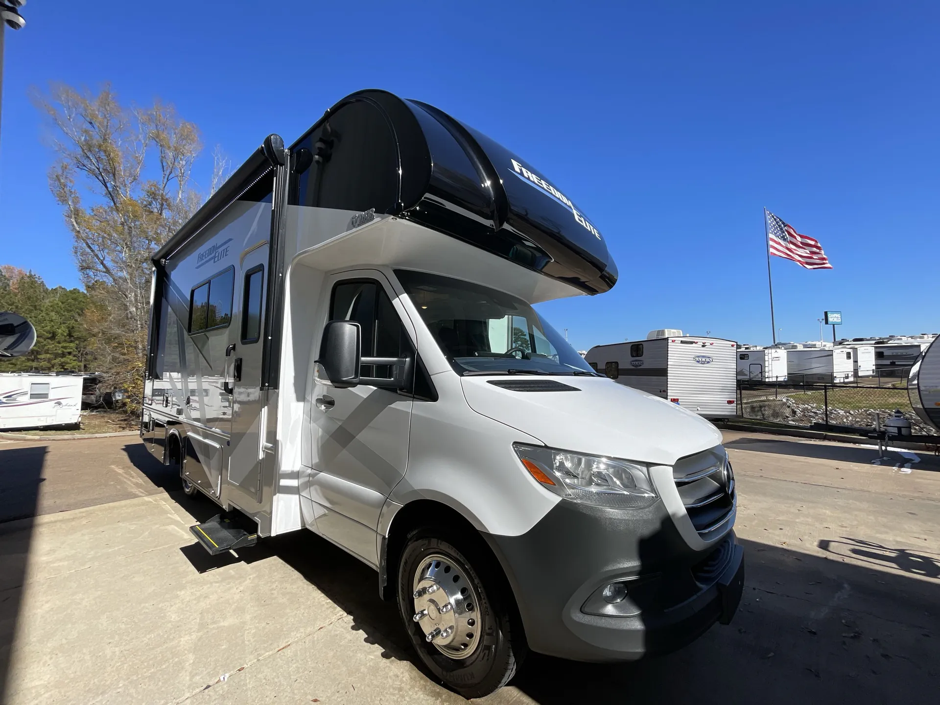 2025 Thor Motor Coach Freedom Elite 24FL - Photo 2