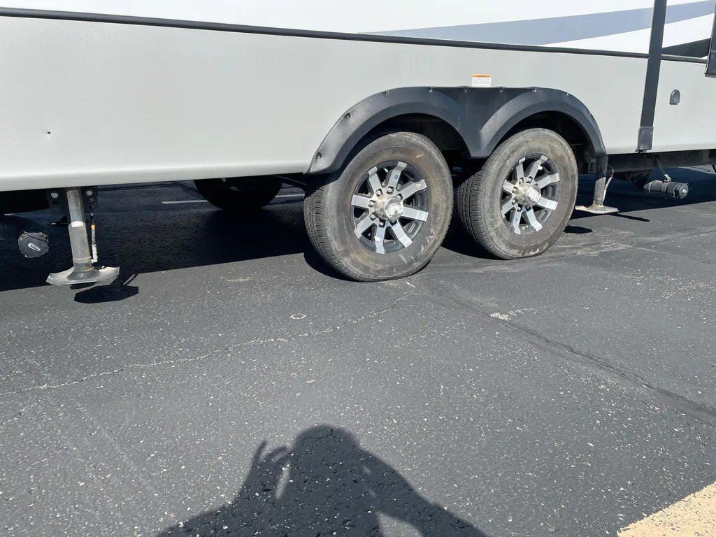 2023 Keystone Avalanche 390DS, Photos photo 34