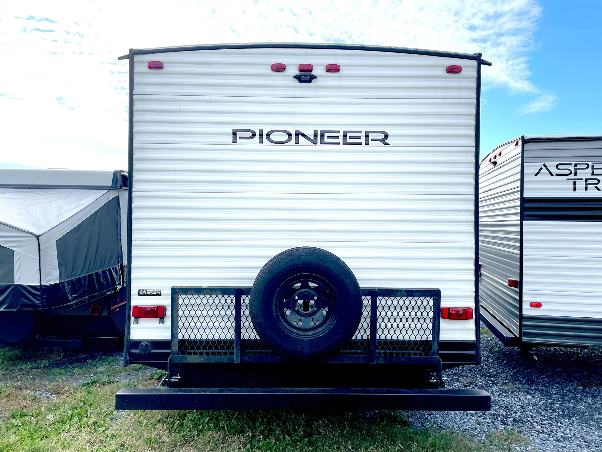 2020 Heartland Pioneer BH305 — backside
