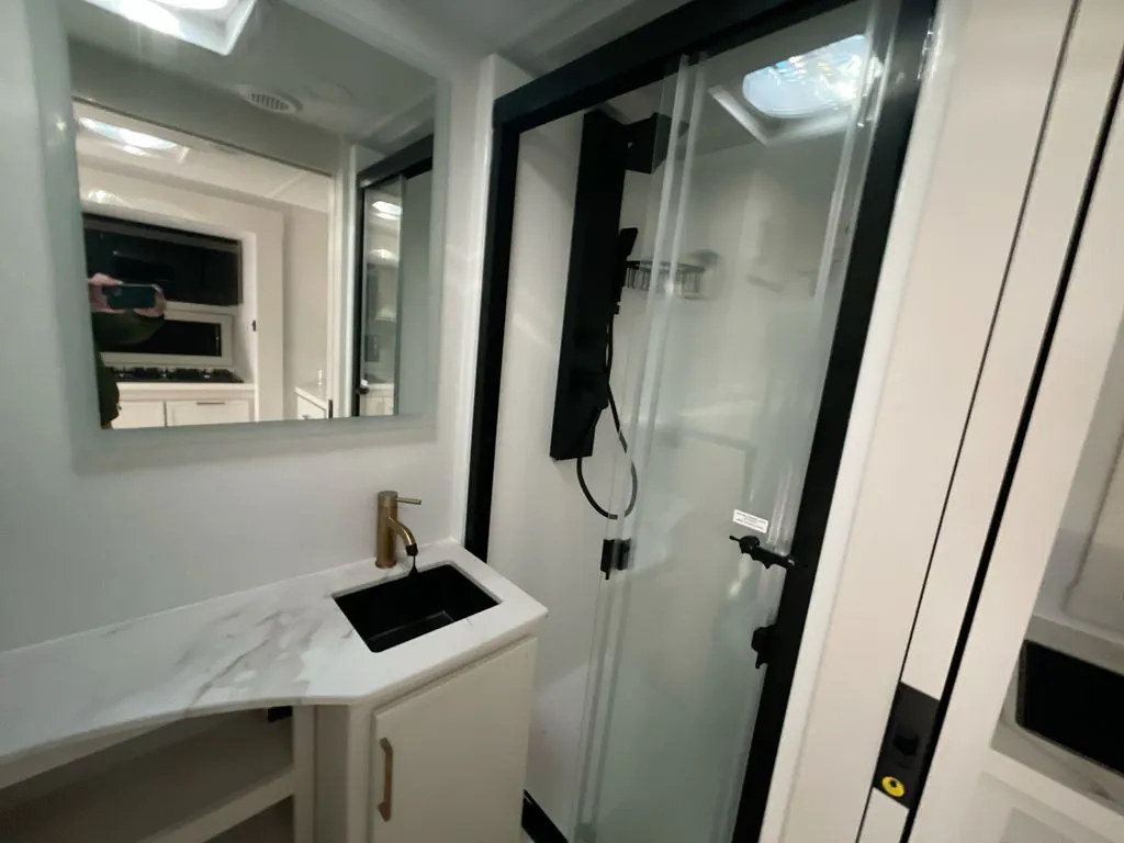 2026 Brinkley Model I 235, Photos photo 9