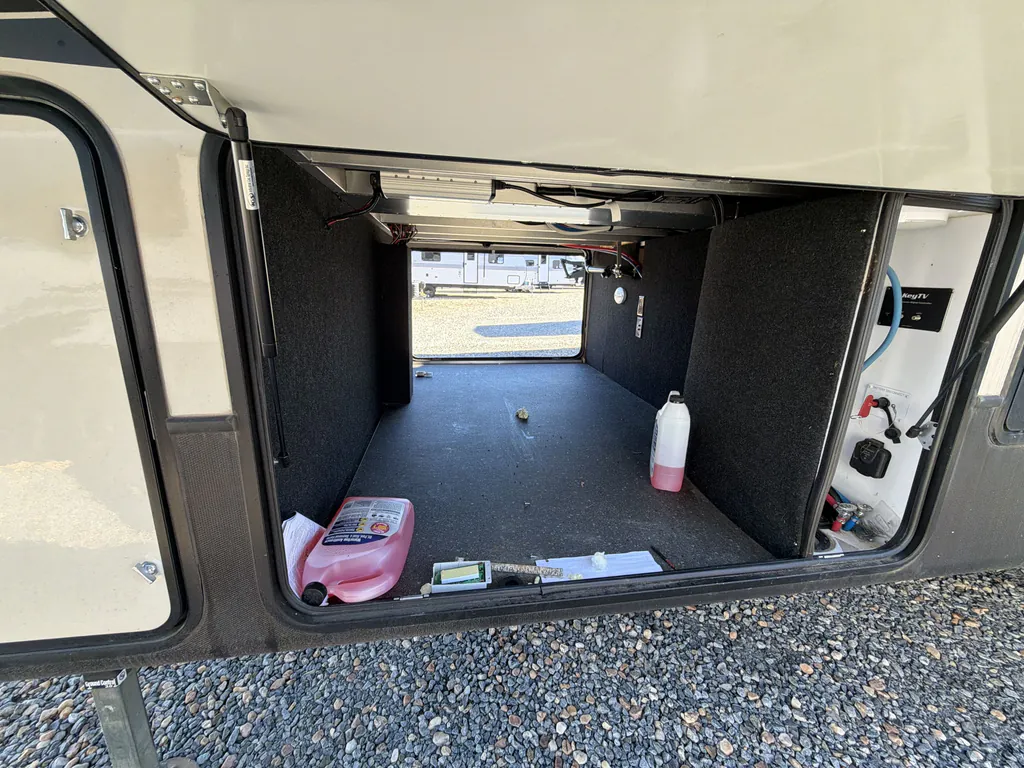 2019 Keystone Montana High Country 385BR, Photos photo 28