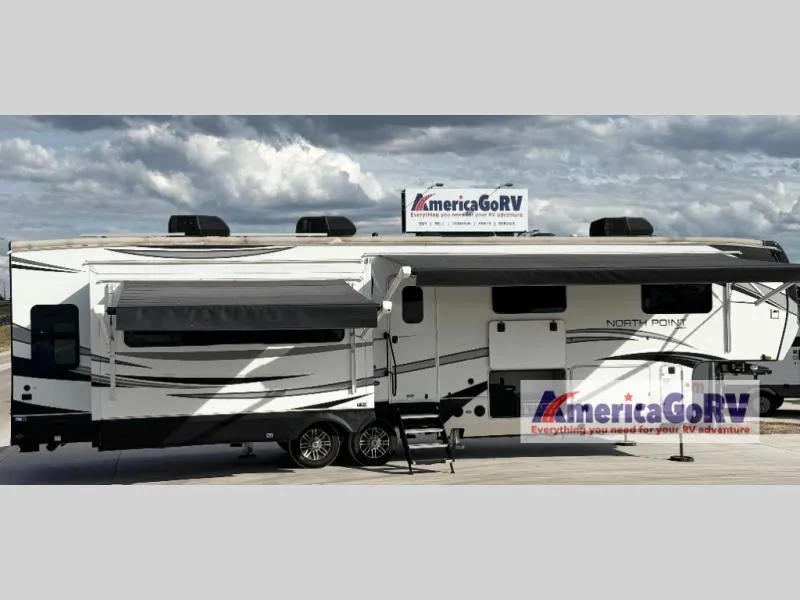2023 Jayco North Point 377RLBH - Photo 3
