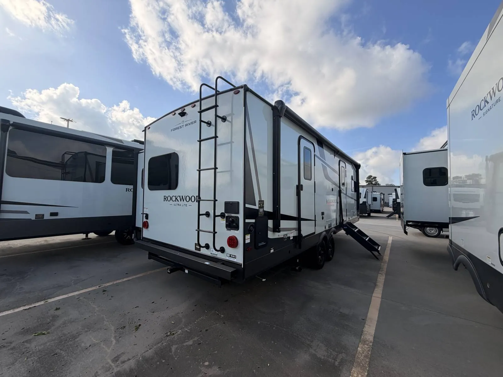 2027 Forest River Rockwood Ultra Lite 2608BS - Photo 4