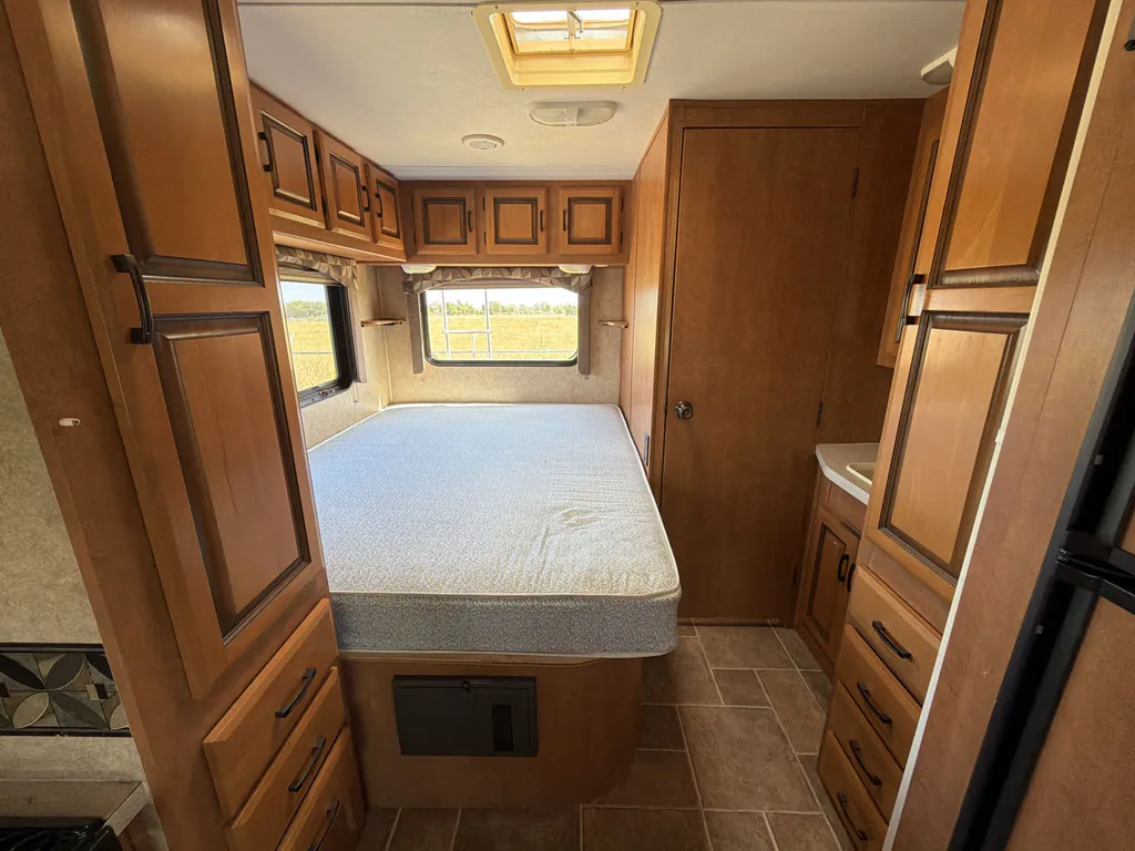 2011 Forest River Sunseeker 2450S, Photos photo 15