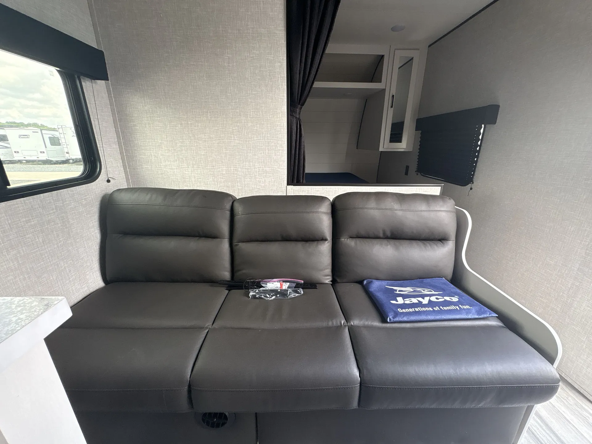 2024 Jayco Jay Flight SLX 260BHW — living area main