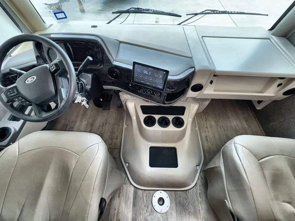 2022 Thor Motor Coach Challenger 35MQ, Photos photo 4