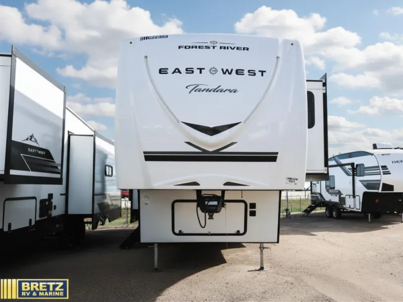 2026 East to West Tandara 387BH - Photo 3