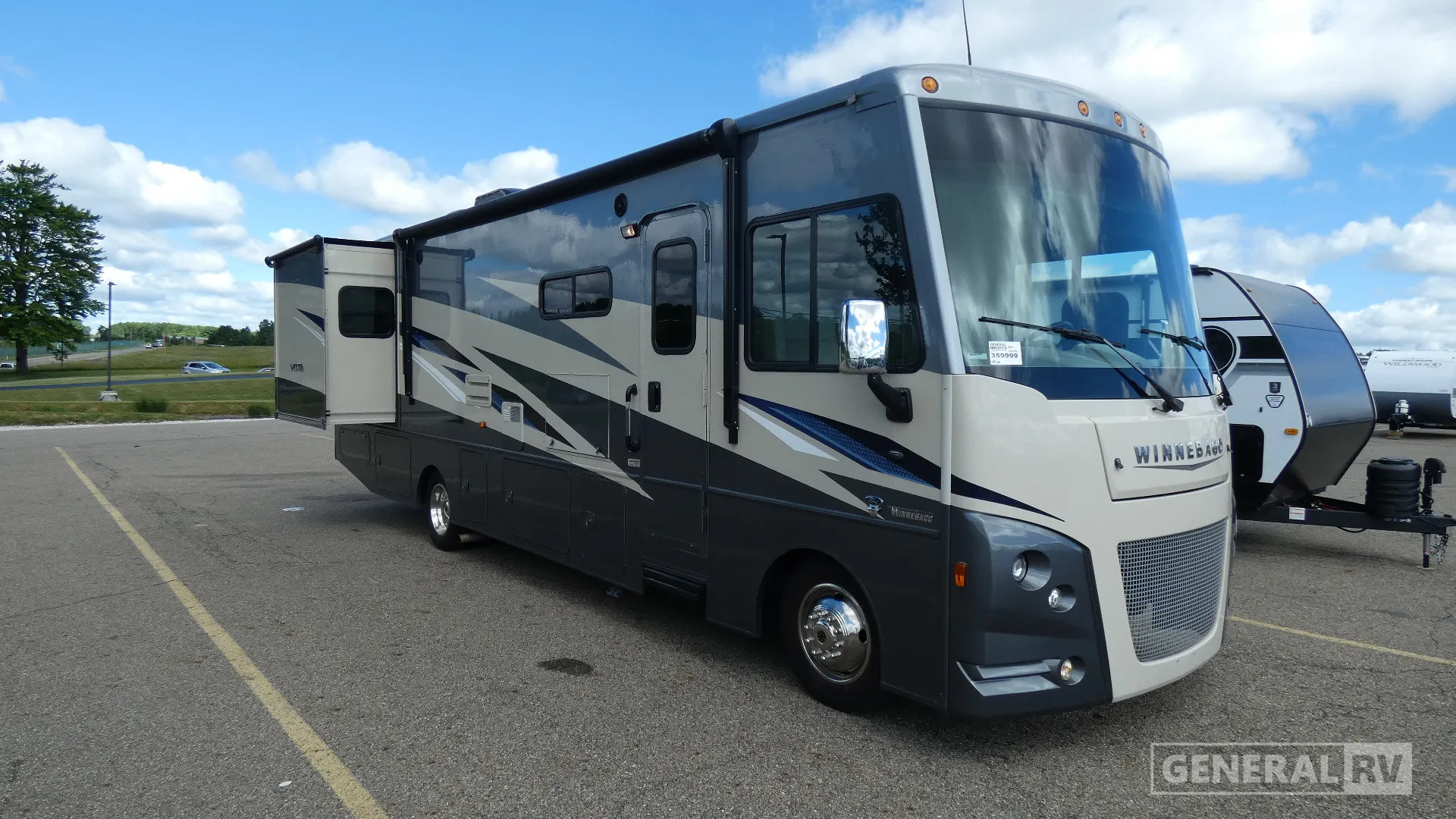 2021 Winnebago Vista 32M - Photo 2