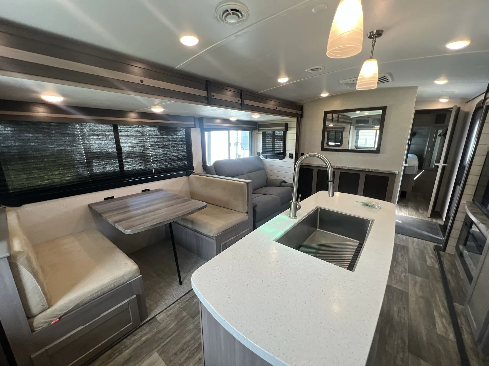 2022 CrossRoads Sunset Trail 285CK — living area main