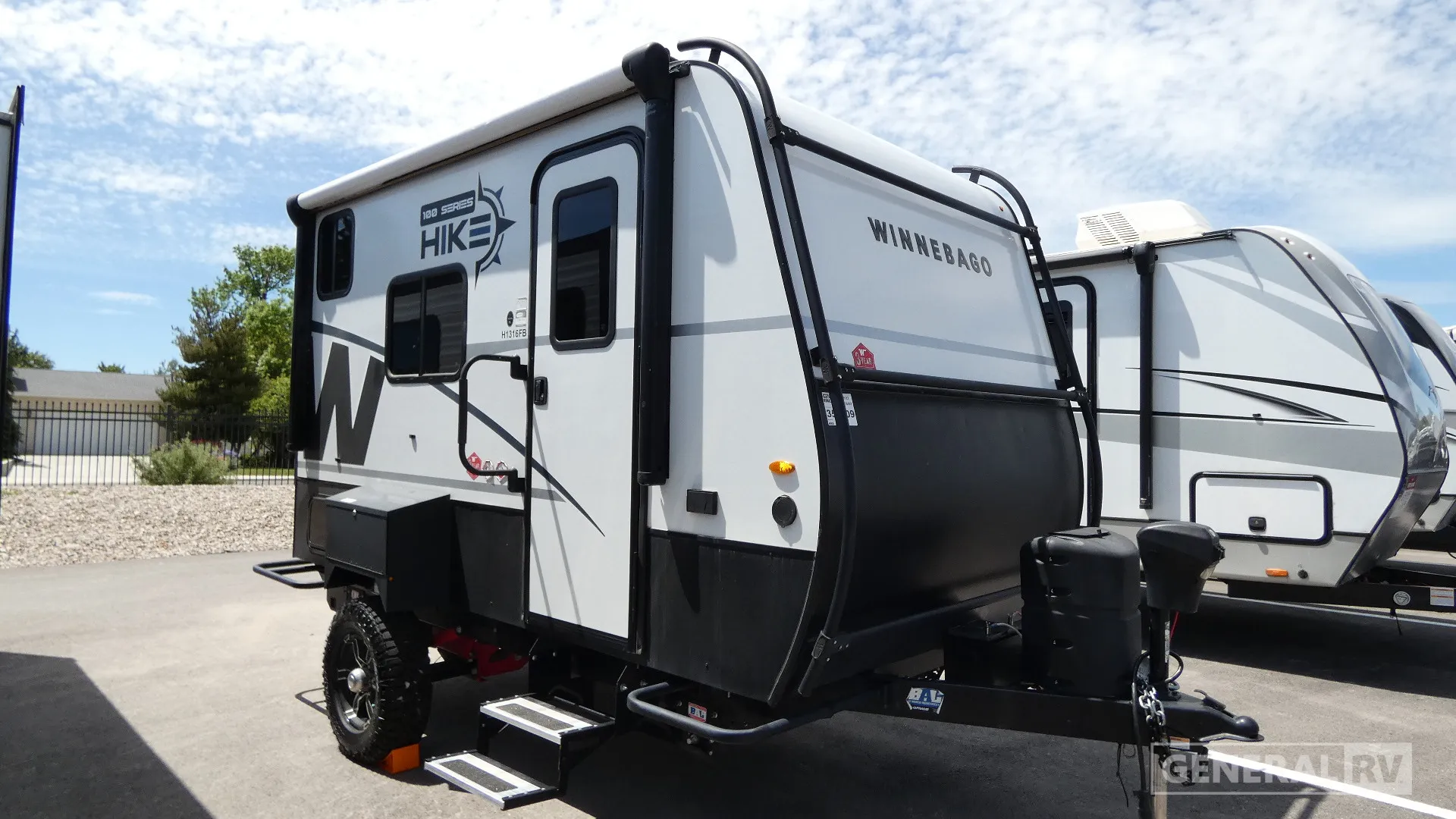 2023 Winnebago Hike 100 H1316FB - Photo 2