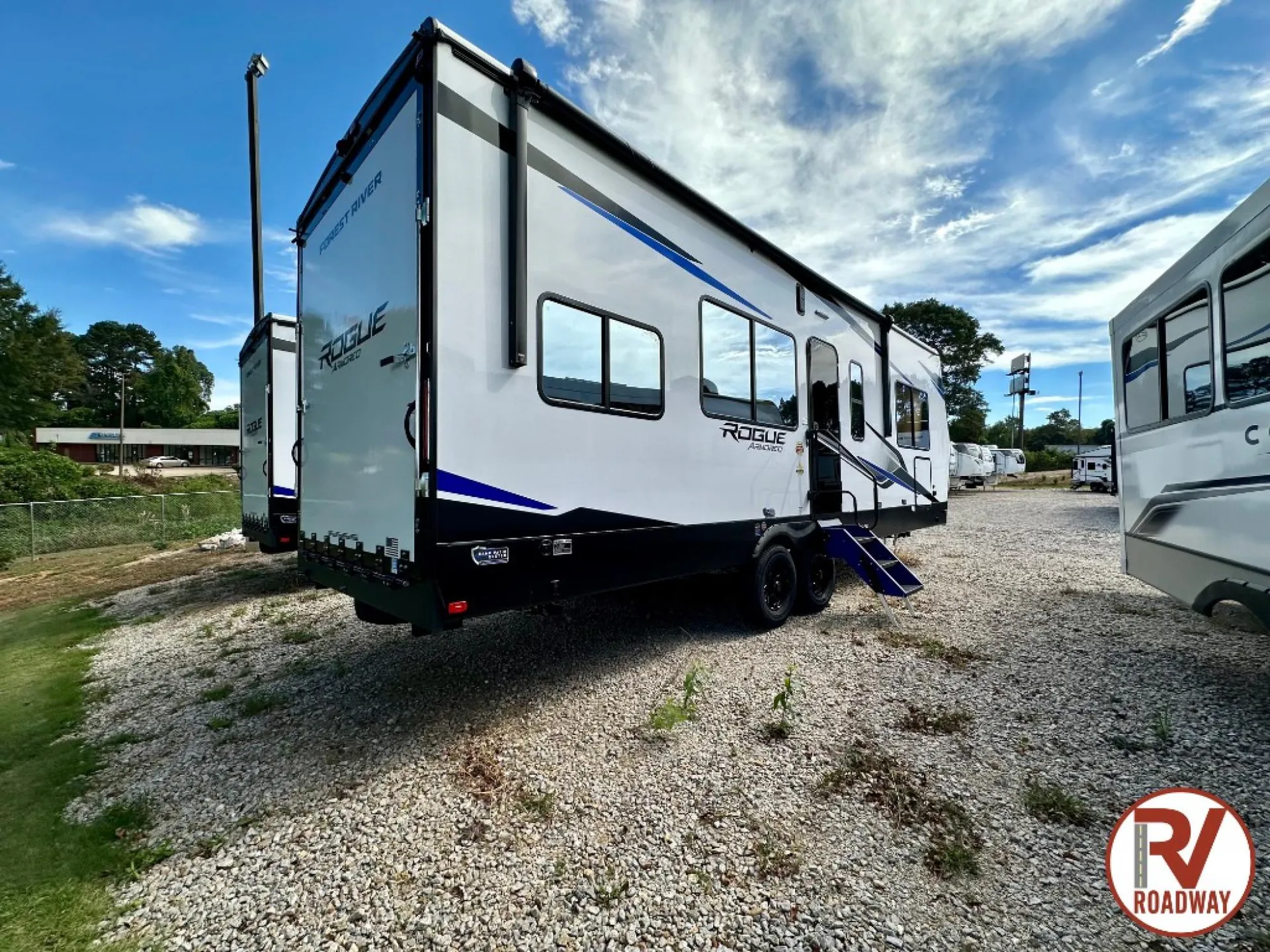 2026 Forest River Vengeance Rogue Armored 25L141 - Photo 3