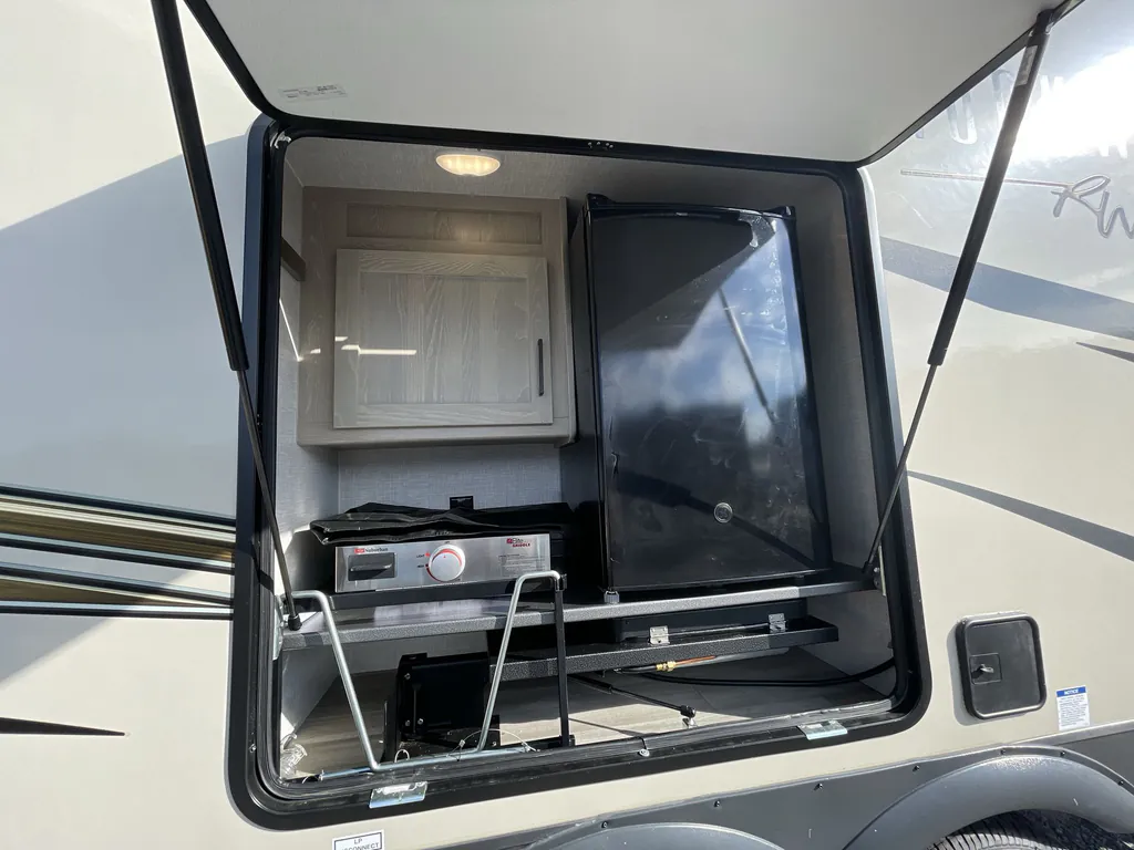 2022 Forest River Rockwood Ultra Lite 2614BS, Photos photo 4