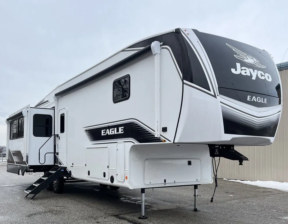 2026 Jayco Eagle 335LSTS - Photo 2