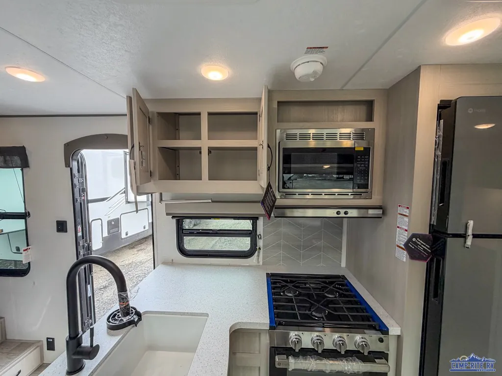 2027 Coachmen Catalina Legacy Edition 333DBDSCK, Photos photo 14