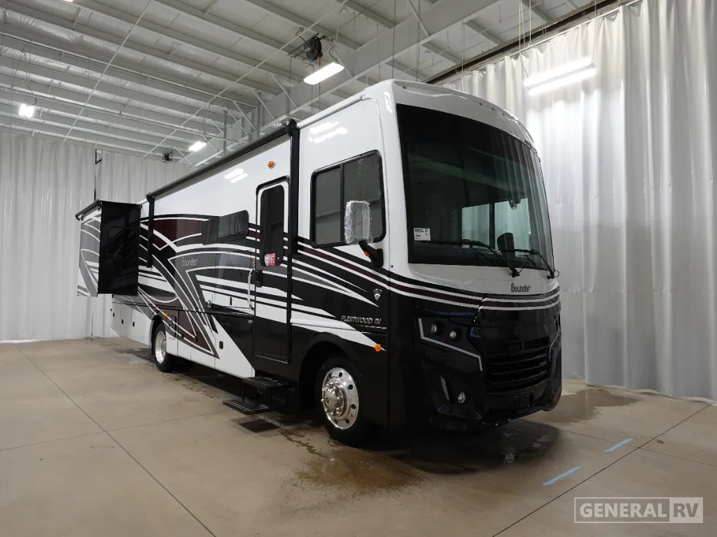 2026 Fleetwood Bounder 33C - Photo 2