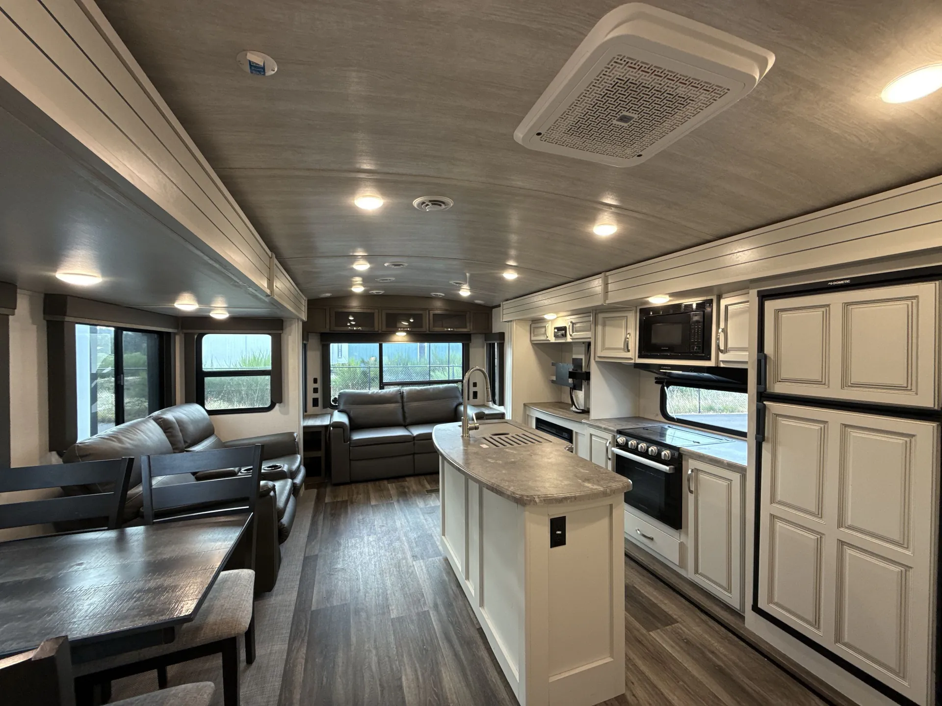 2022 Keystone Cougar Half-Ton 33RLI — living area main