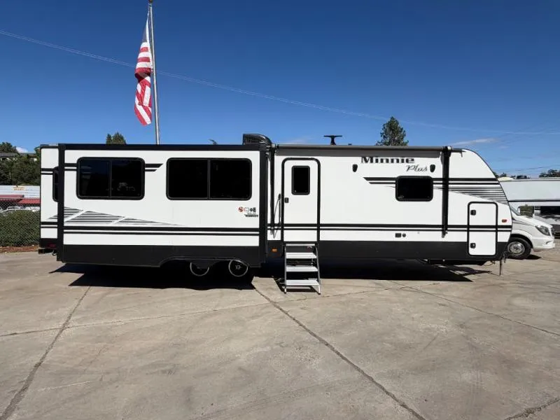 2019 Winnebago MINNIE PLUS 30RLSS - Photo 3