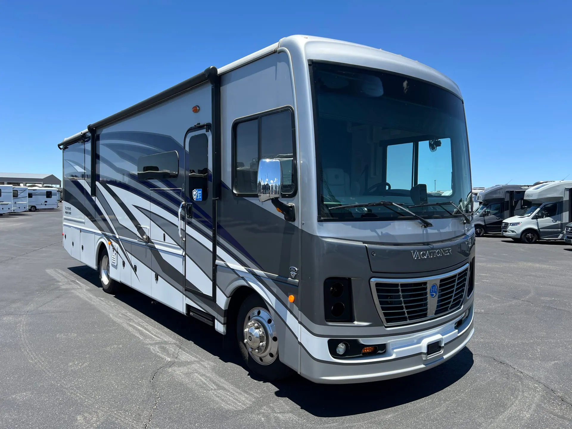 2024 Holiday Rambler Vacationer 33C - Photo 2