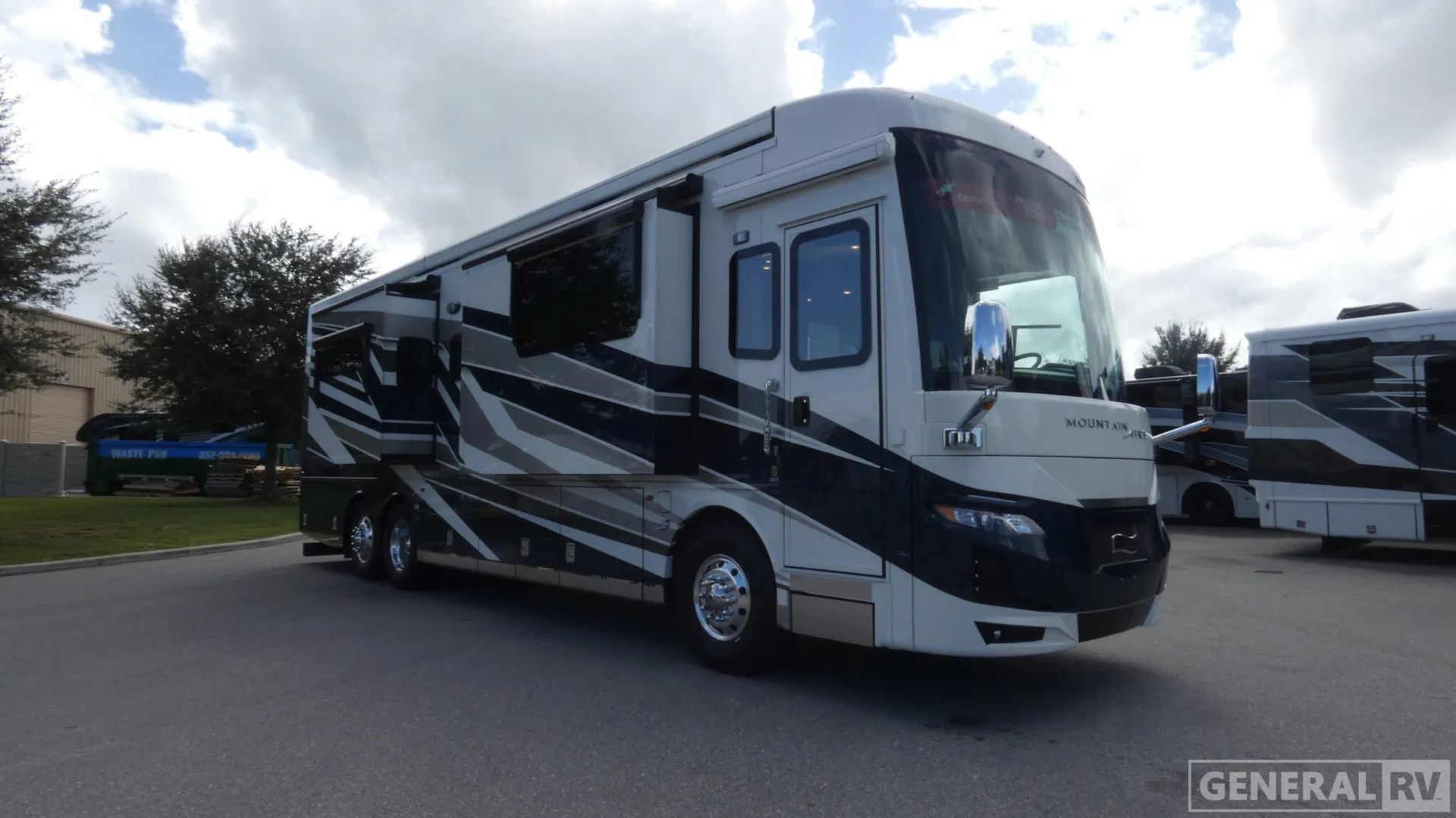 2026 Newmar Mountain Aire 3825 - Photo 2