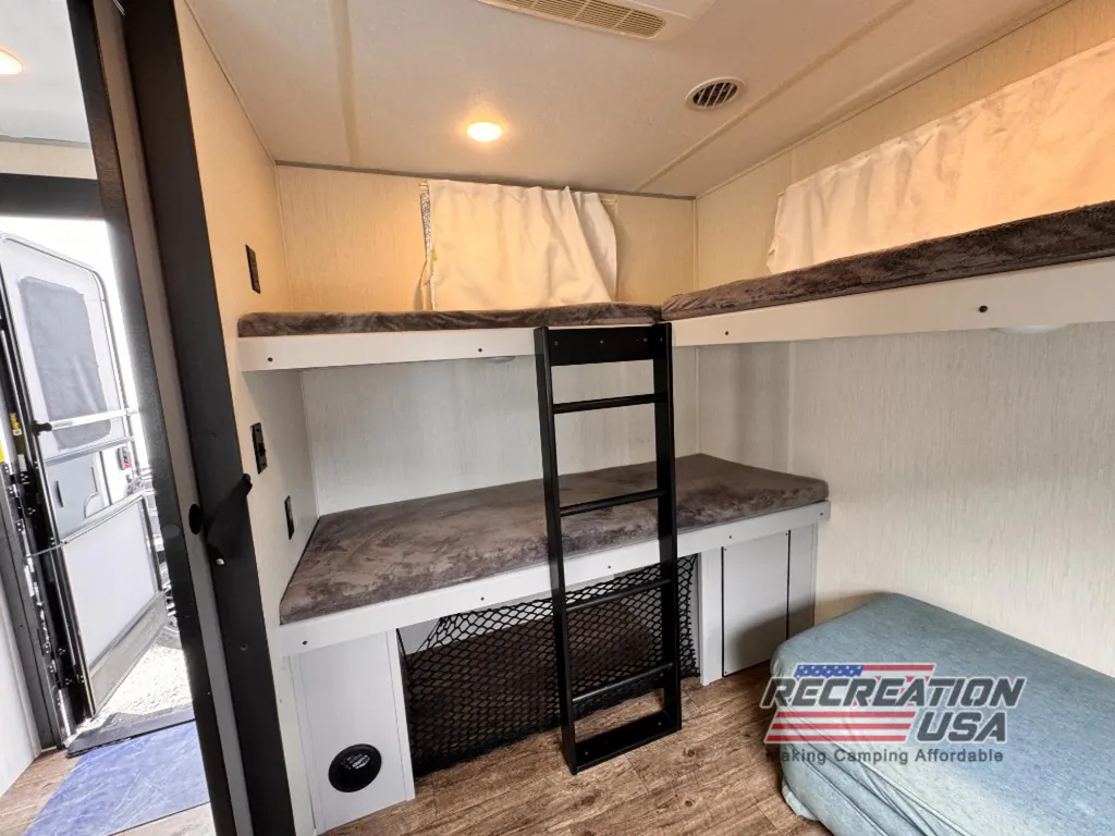 2022 Forest River Vibe 28BH, Photos photo 22