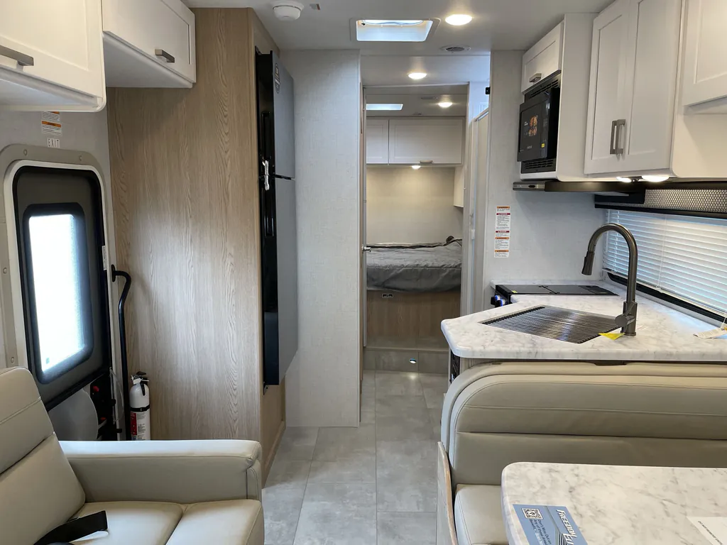 2026 Thor Motor Coach Freedom Elite 28HZ, Photos photo 3