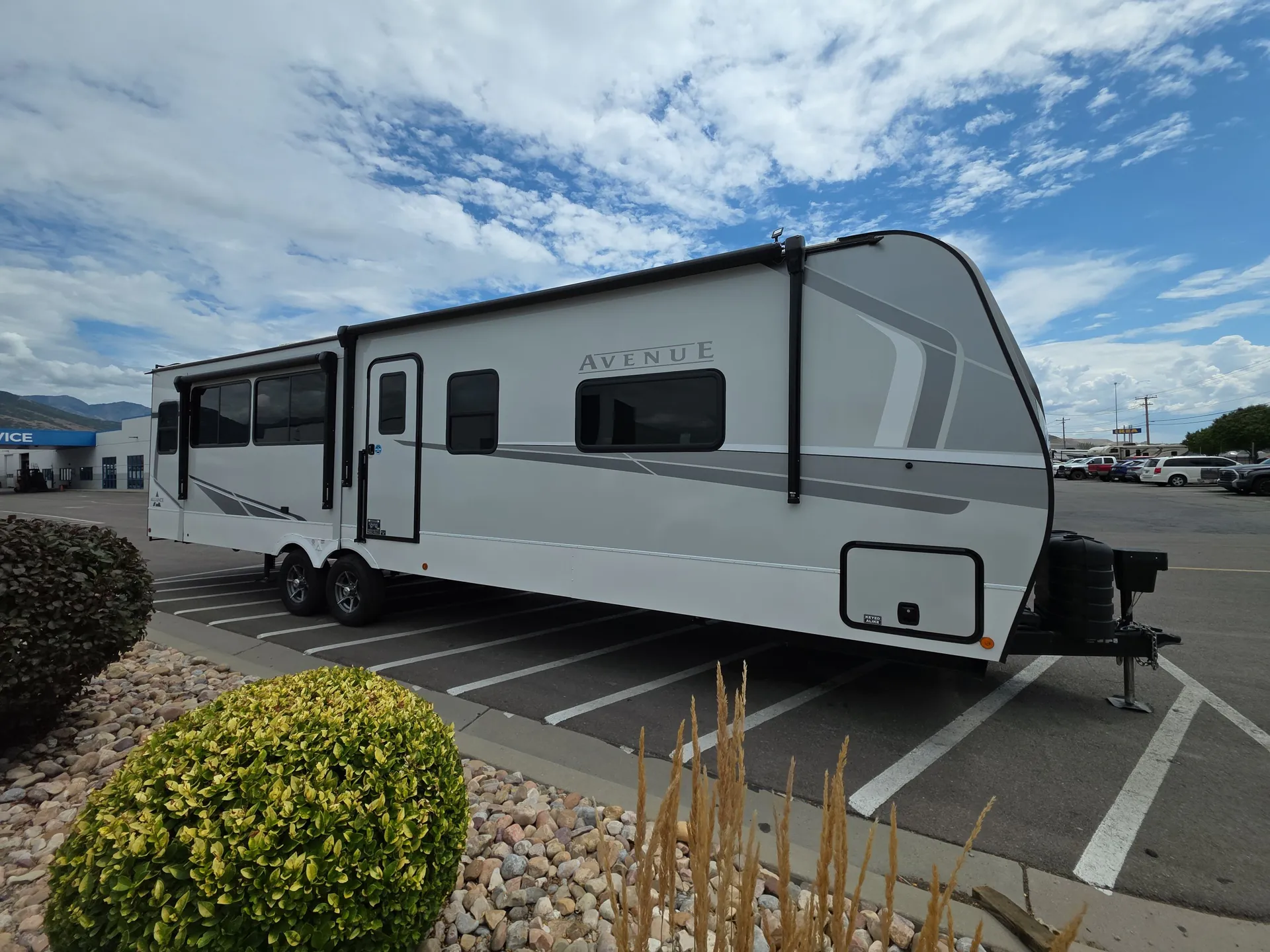 2025 Alliance RV Avenue 332RL — campside