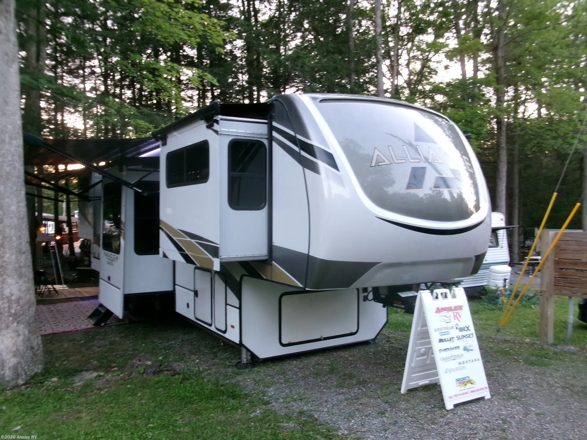 2022 Alliance RV Paradigm 385FL - Photo 3