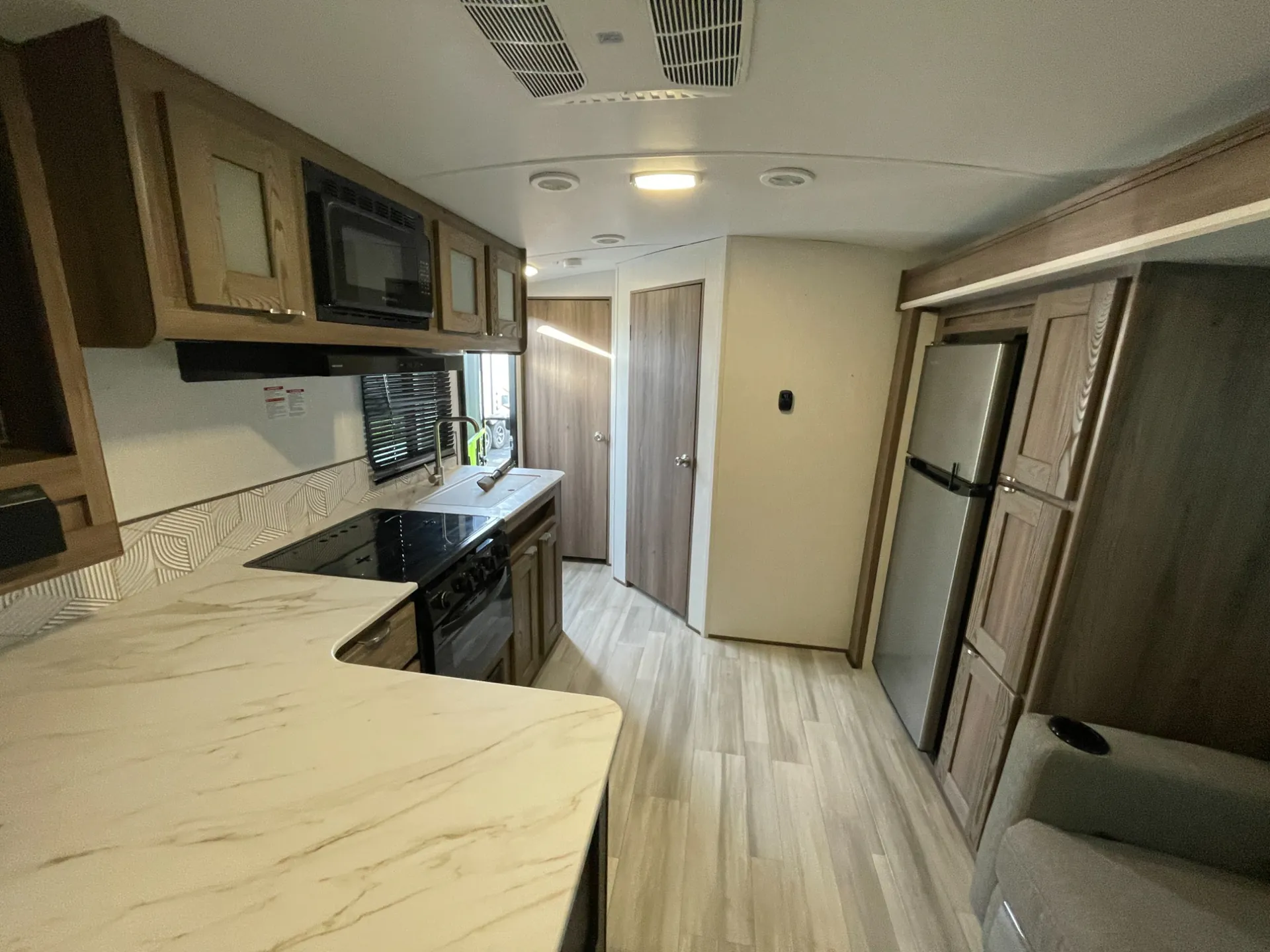 2024 Cruiser RV MPG 2100RB - Photo 3