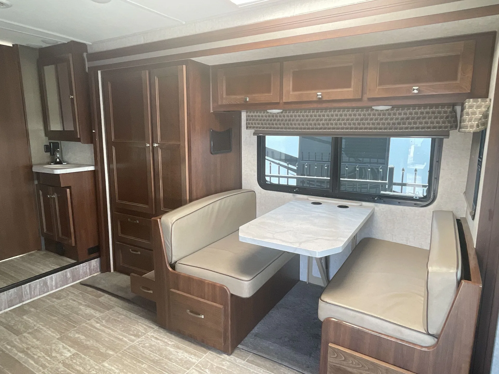 2020 Forest River Sunseeker Mbs 2400S — living area main