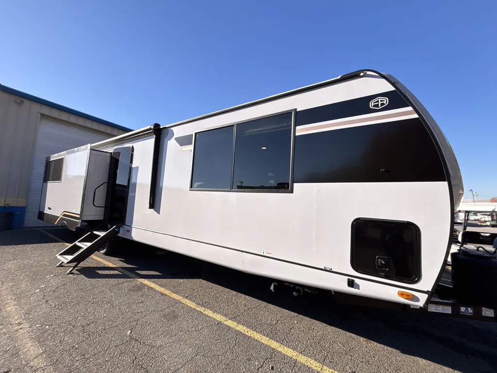 2026 Forest River Vibe 3400XL, Photos photo 3