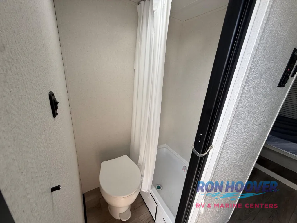 2026 Shasta Compact 17DB, Photos photo 4