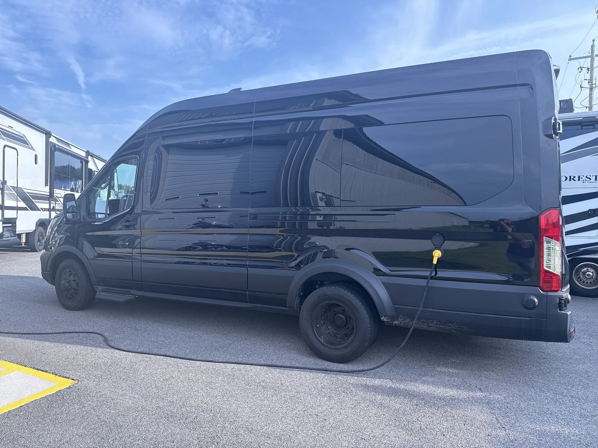 2027 Thor Motor Coach Freedom Mover PX10 — off campside