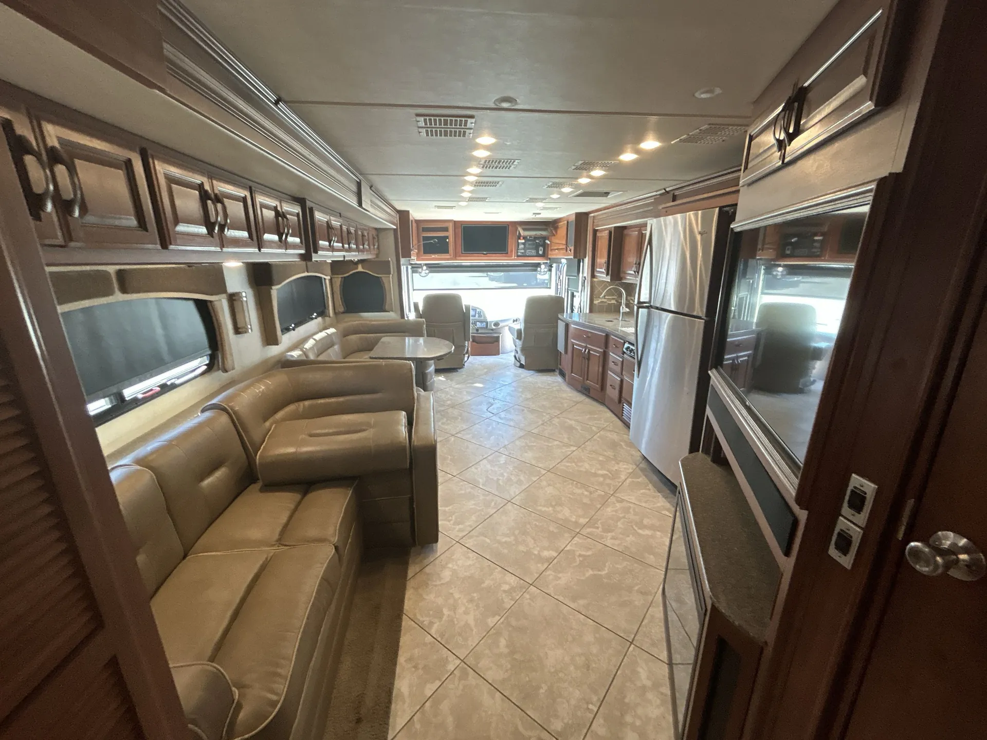 2016 Fleetwood Expedition 38K — living area main