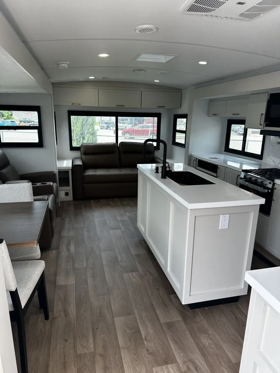 2027 Grand Design Imagine 2970RL - Photo 4