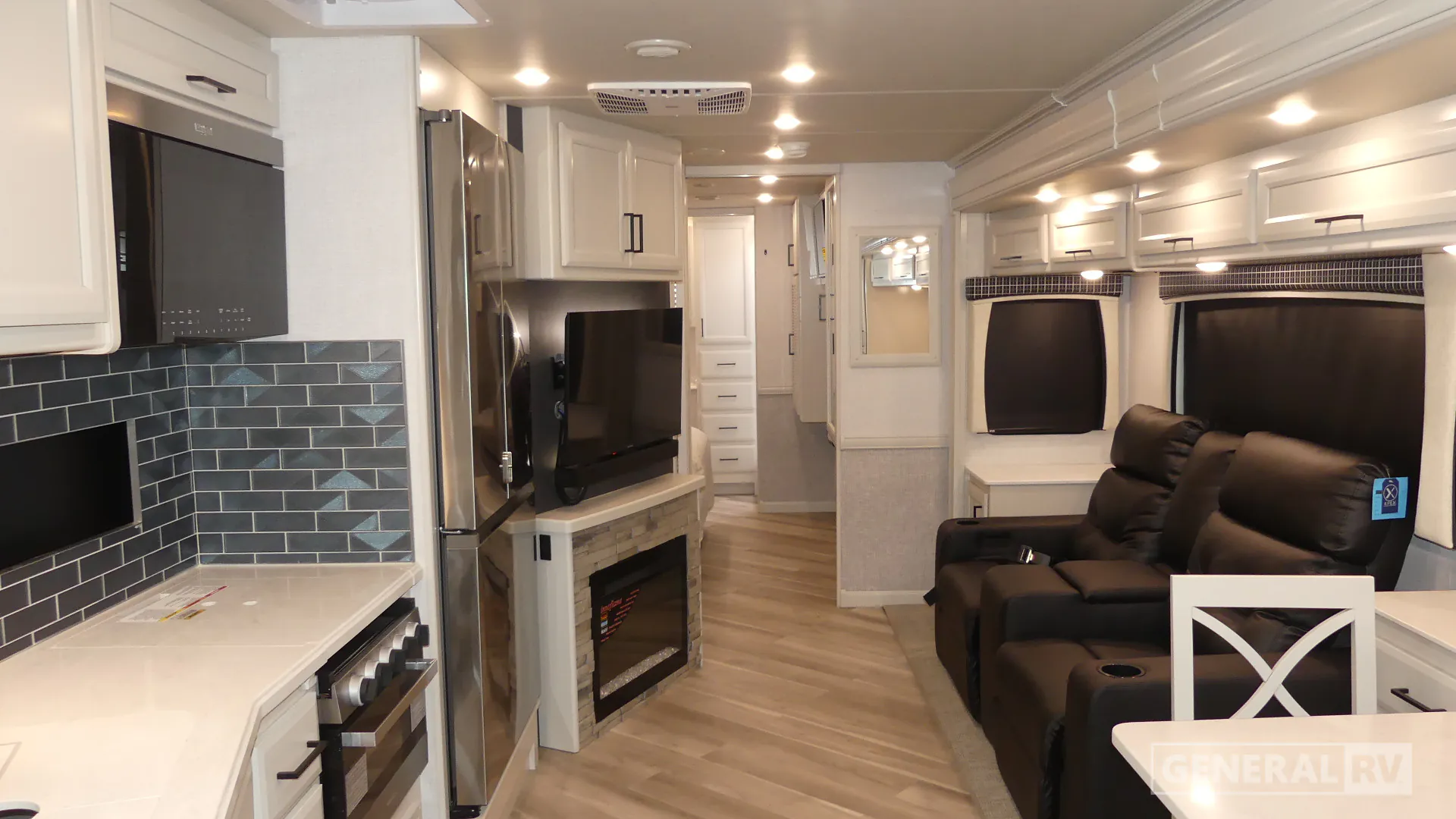2026 Holiday Rambler Vacationer 35K - Photo 3