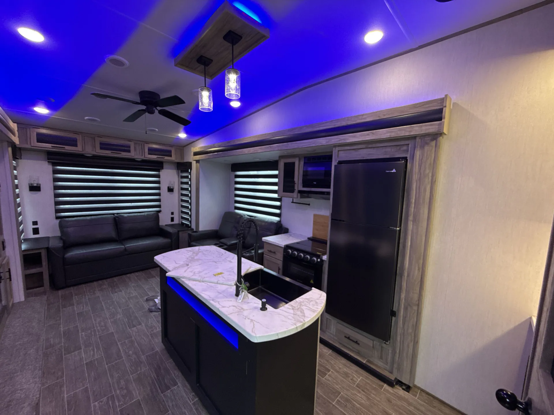 2021 Forest River Cherokee Arctic Wolf 3550 SUITE — living area main
