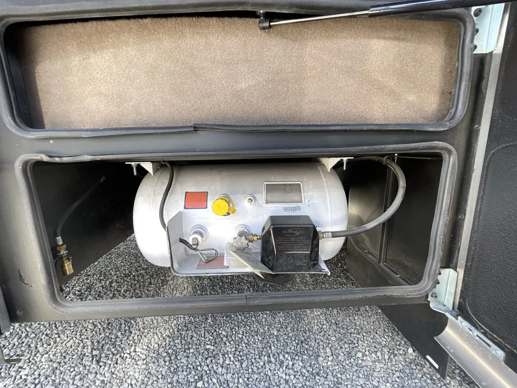 2027 Entegra Coach Accolade 37K, Photos photo 5