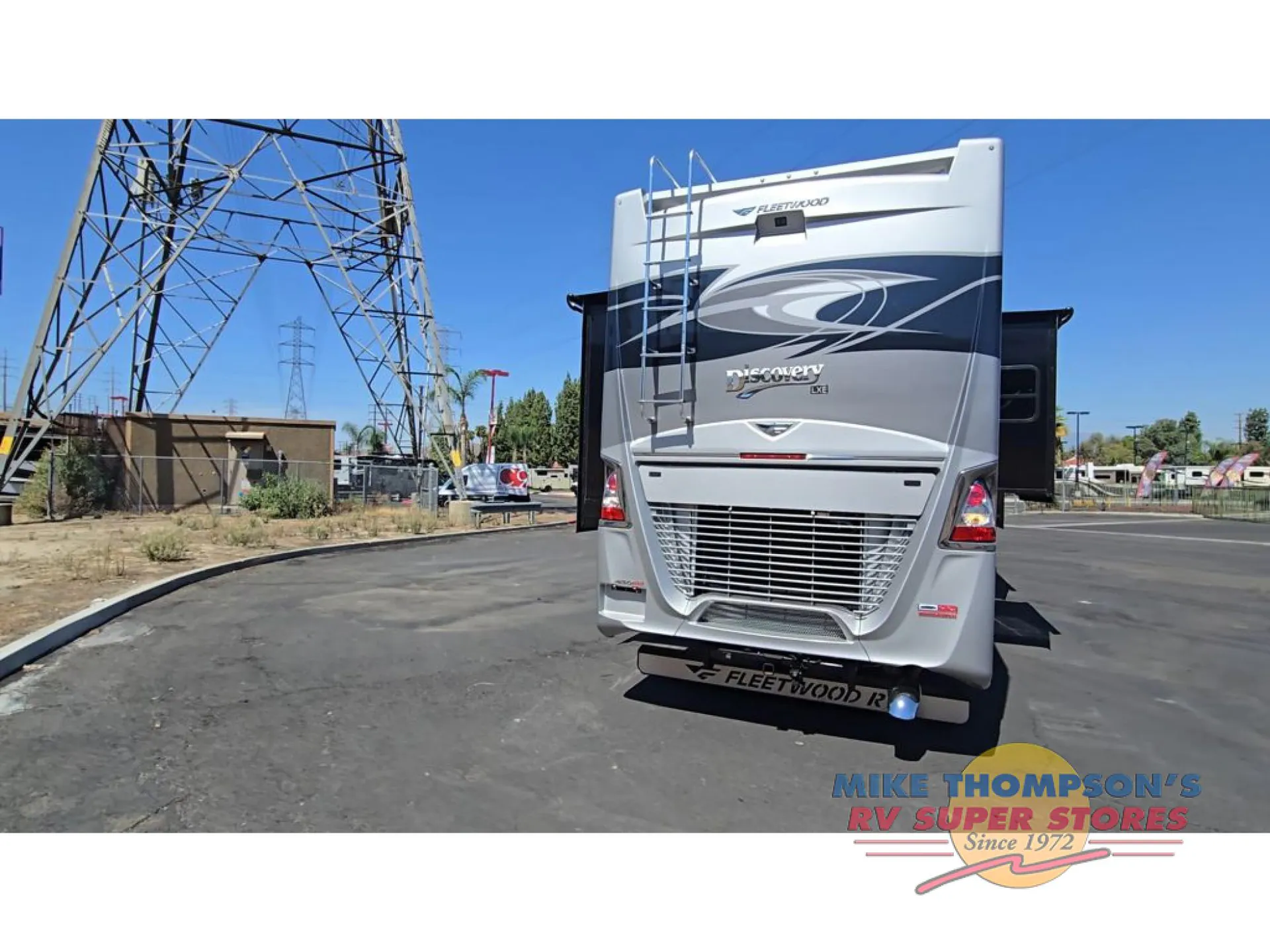 2023 Fleetwood Discovery LXE 44S - Photo 4