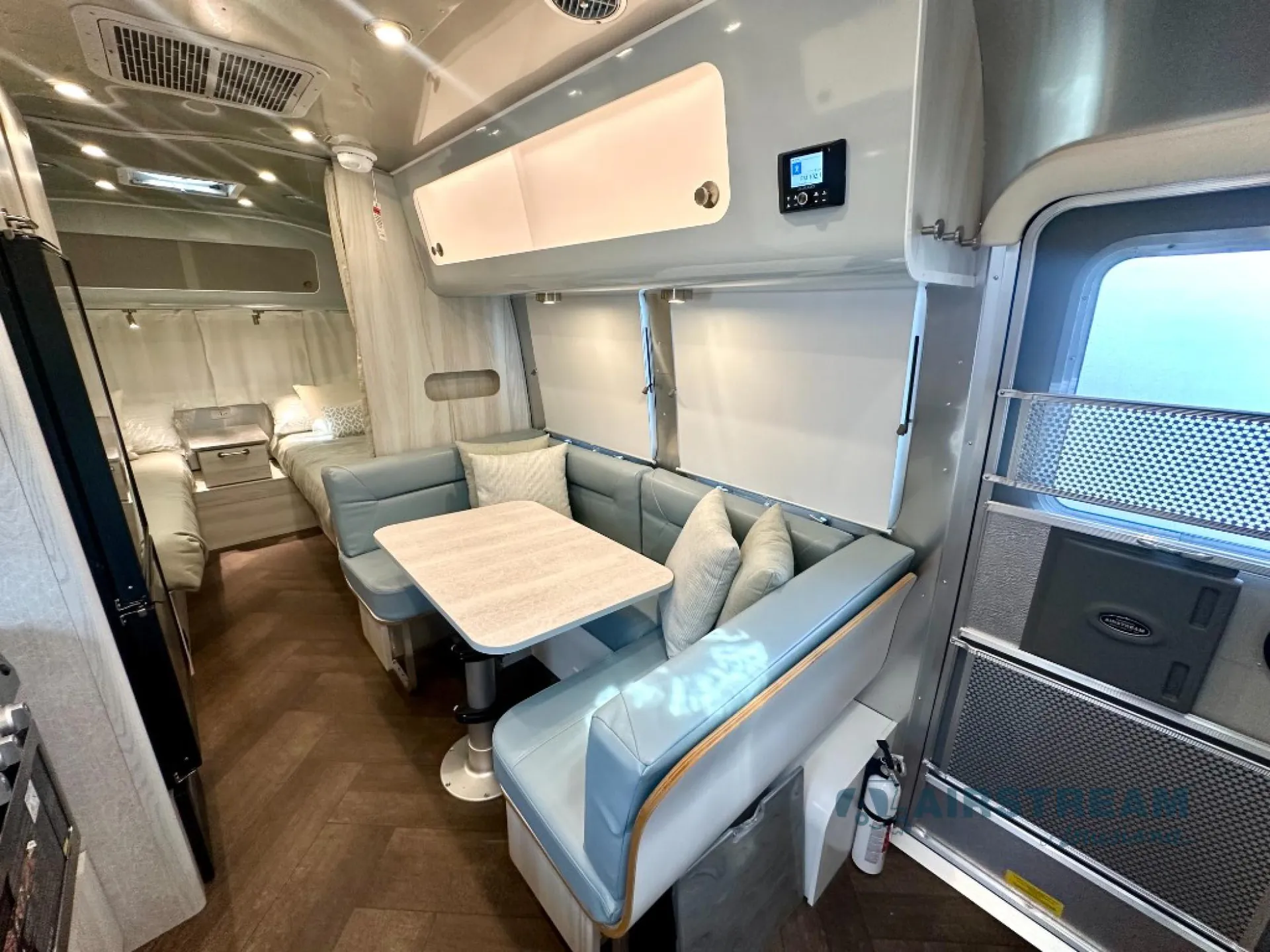 2026 Airstream International 25FB Twin - Photo 3