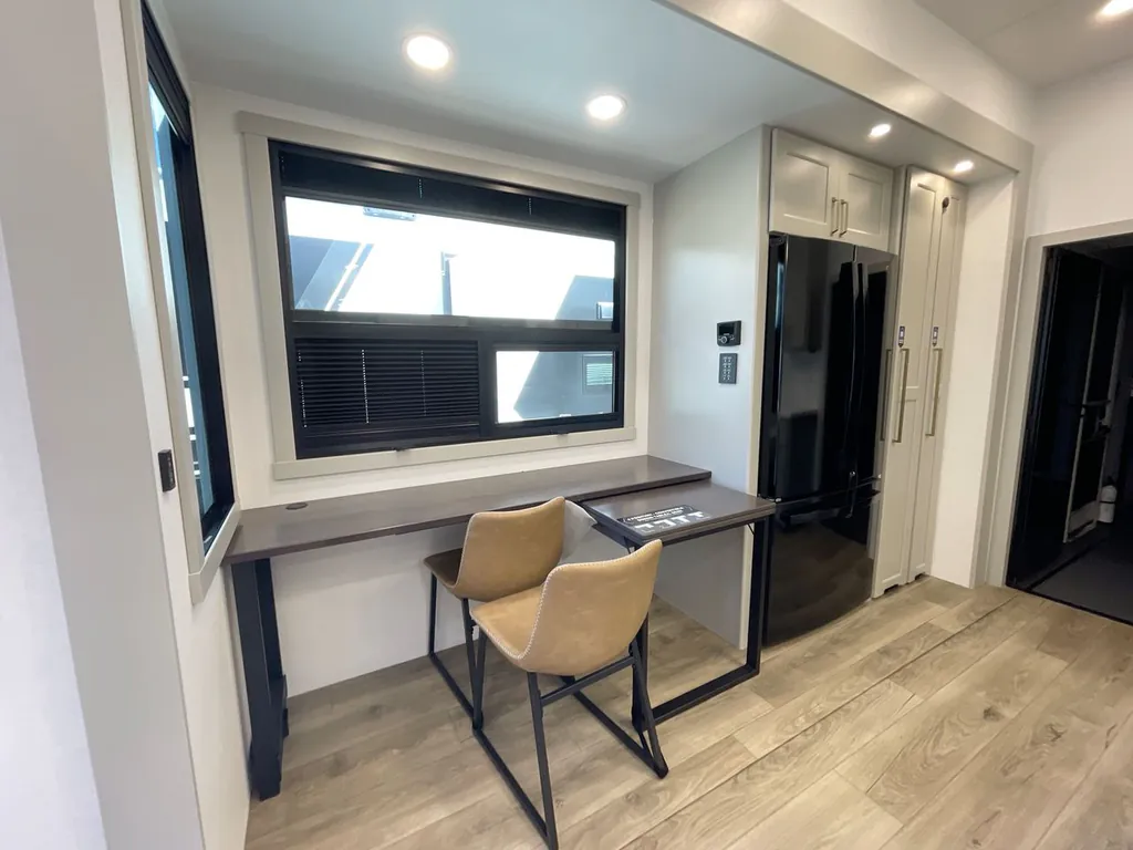 2026 Brinkley Model G 3950, Photos photo 19