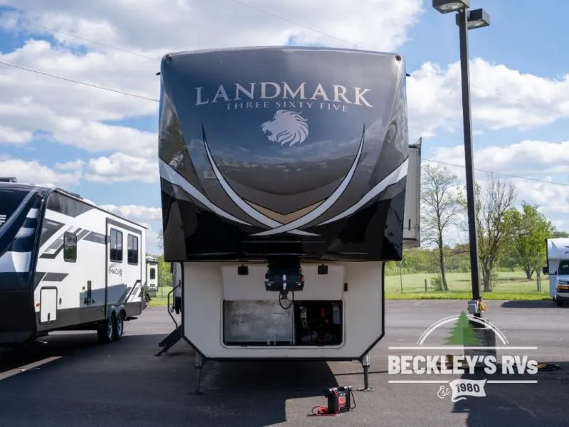 2019 Heartland Landmark 365 Used    Newport - Photo 2